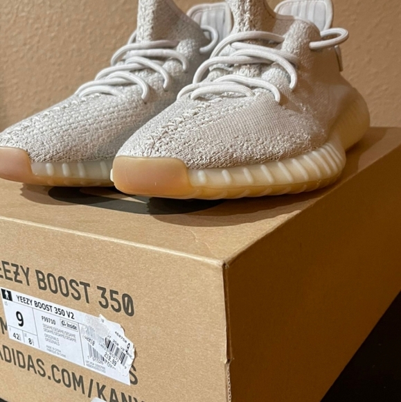 Yezzy 350 v2 main image 4